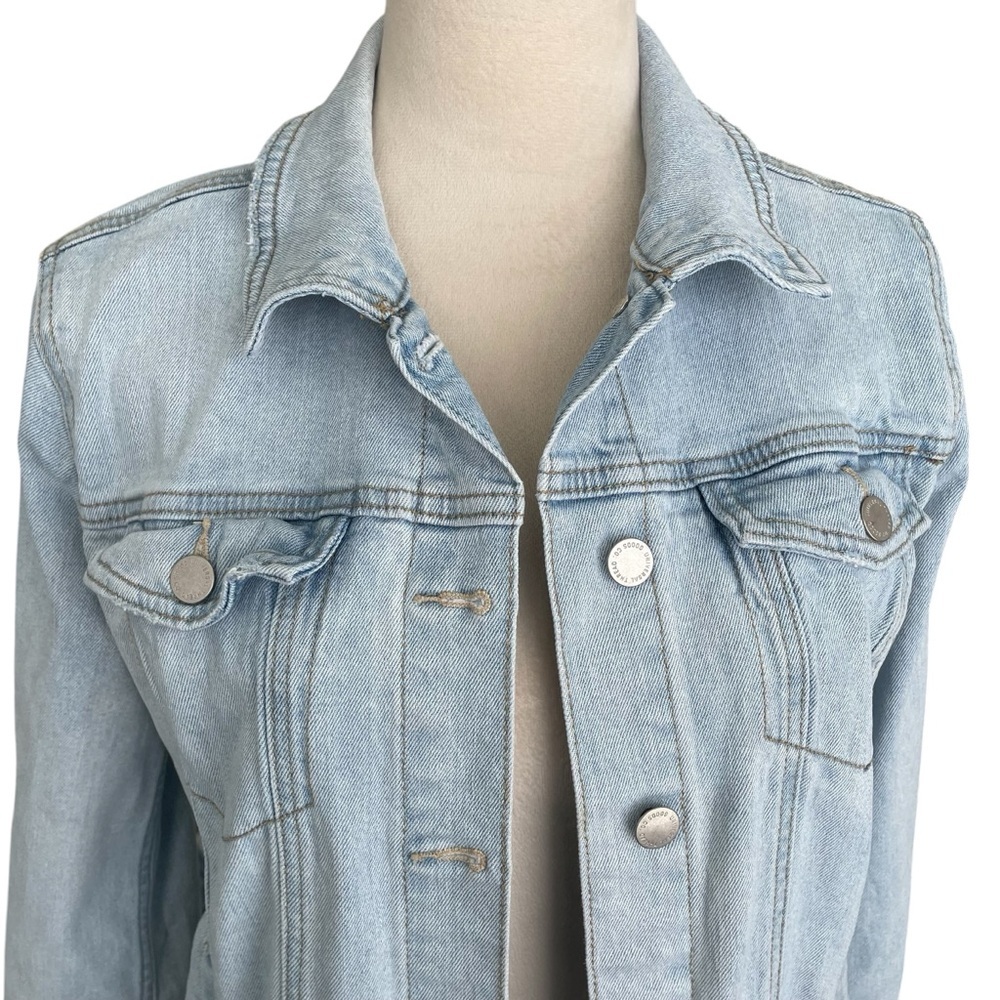 Universal Thread Light Wash Denim Jacket Women Si… - image 3